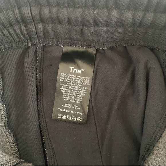Aritzia - Cozy Fleece Boyfriend Mid-Thigh Sweatshort, TNA - Picture 3 of 4